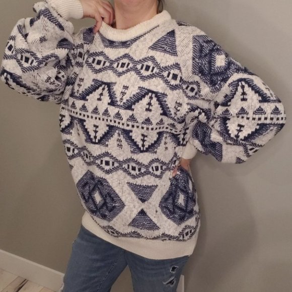 Vintage Blue and White Geometric Sweater - Picture 5 of 16